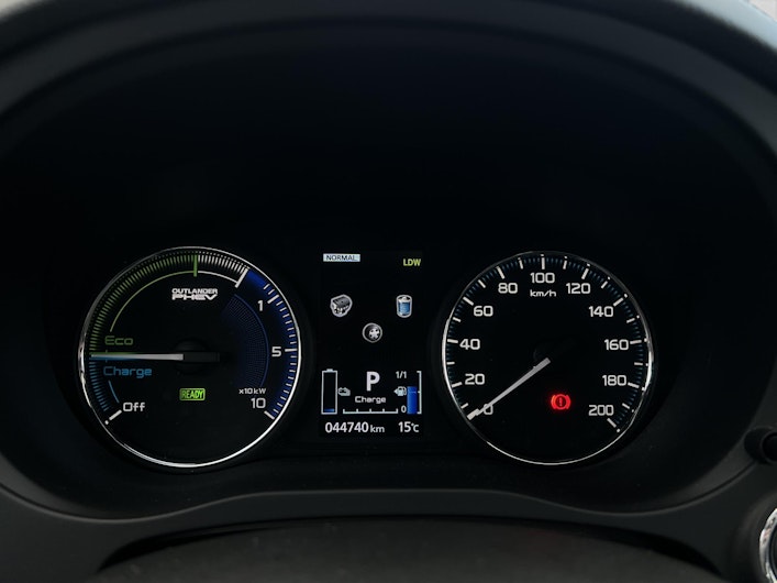 Vehicle image MITSUBISHI OUTLANDER