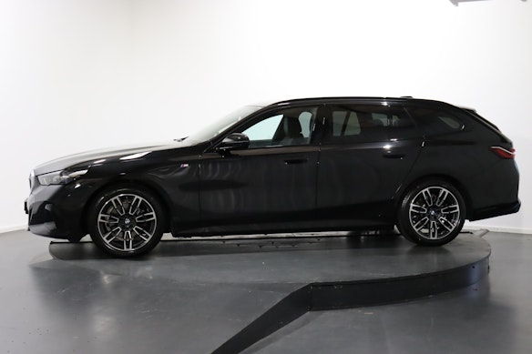 BMW 520d xDrive Touring 1