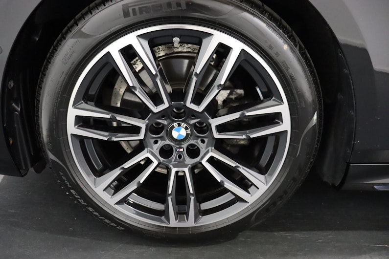 Vehicle image BMW 5 SERIES