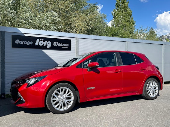 First vehicle image
