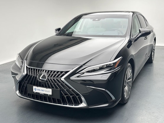First vehicle image