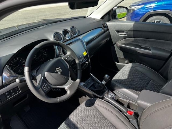 Vehicle image 4