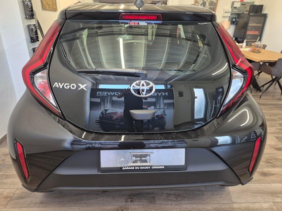 Vehicle image 4
