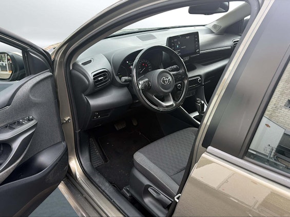 Vehicle image 4 Vehicle image 4