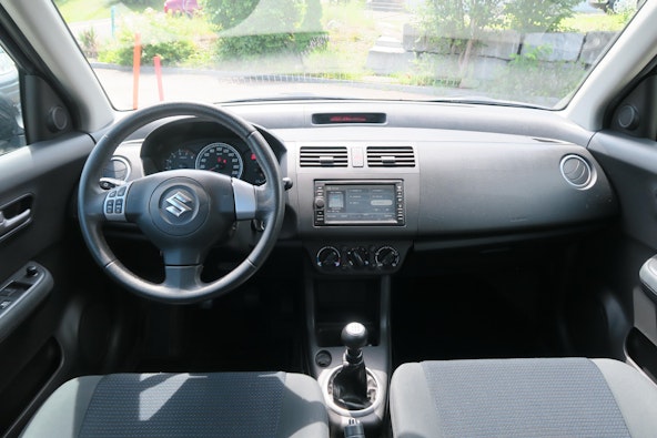 Vehicle image 3