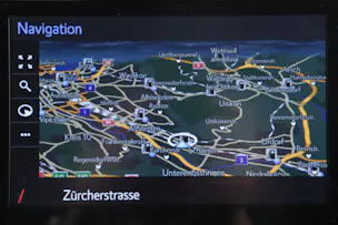 Toyota Prius 1.8 VVTi HSD Plug-In Solar / ab 1.99% Leasing bei Abschluss einer Protect Autoversicherung