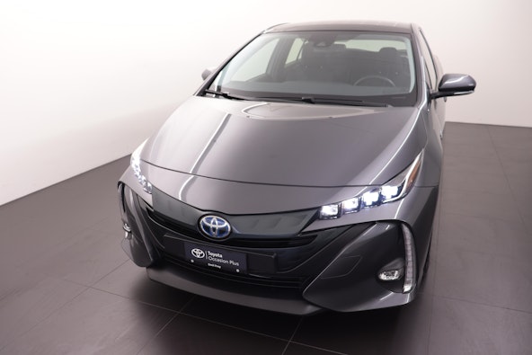 First vehicle image