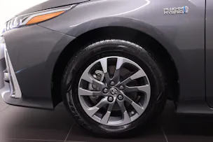 Toyota Prius 1.8 VVTi HSD Plug-In Solar / ab 1.99% Leasing bei Abschluss einer Protect Autoversicherung