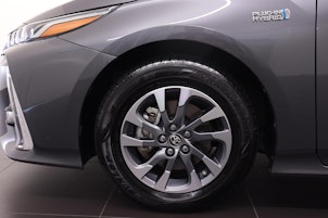 Vehicle image TOYOTA Prius 1.8 VVTi HSD Plug-In Solar