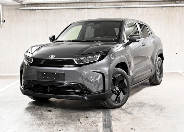 First vehicle image First vehicle image