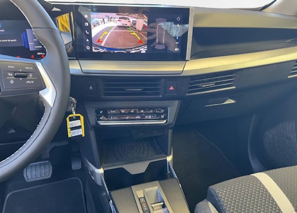 Vehicle image 6 Vehicle image 6