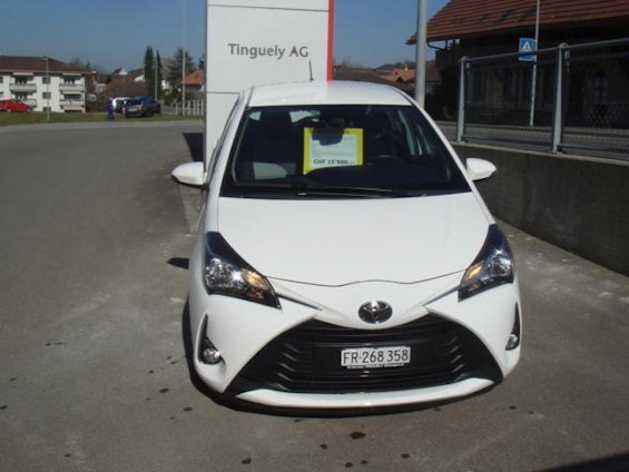 First vehicle image