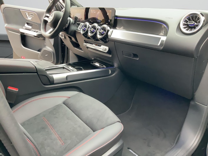 Vehicle image MERCEDES-BENZ GLB 220