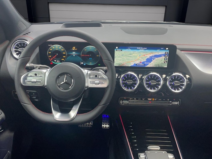 Vehicle image MERCEDES-BENZ EQA 300