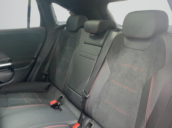 Vehicle image MERCEDES-BENZ EQA 300