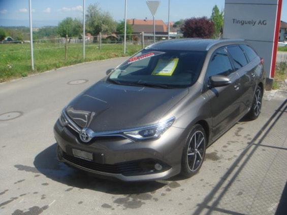 Vehicle image 15