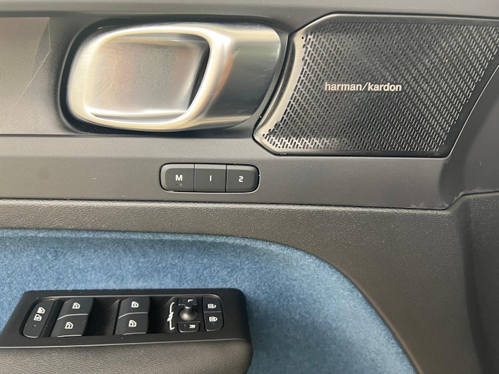 Vehicle image VOLVO C40