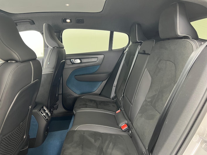 Vehicle image VOLVO C40