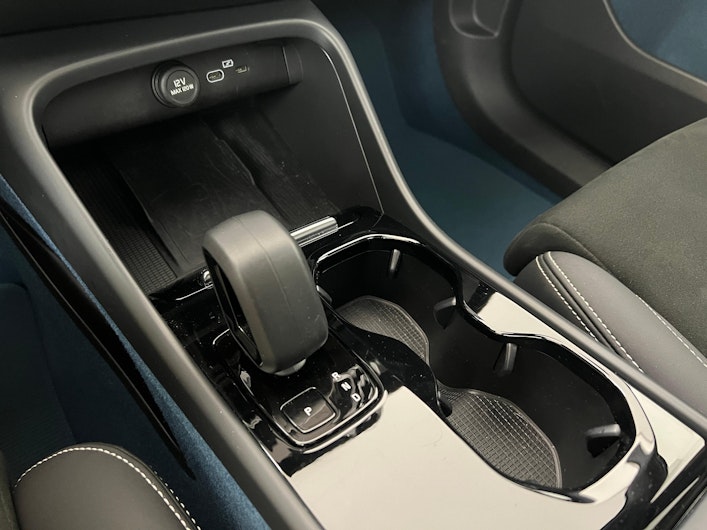 Vehicle image VOLVO C40