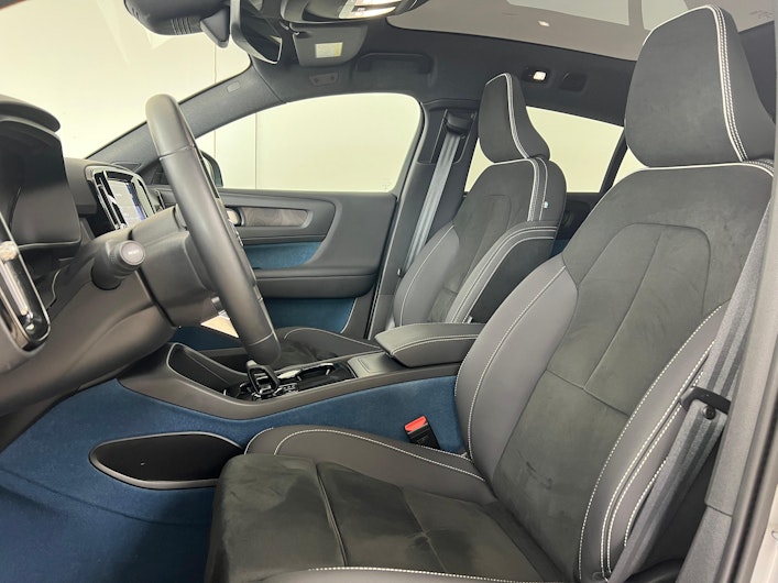 Vehicle image VOLVO C40