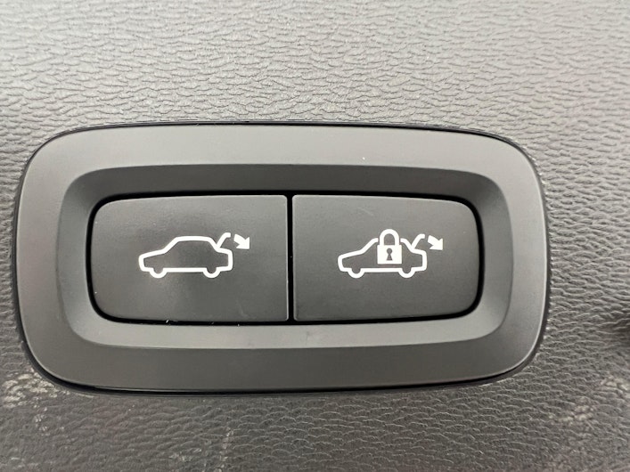 Vehicle image VOLVO C40