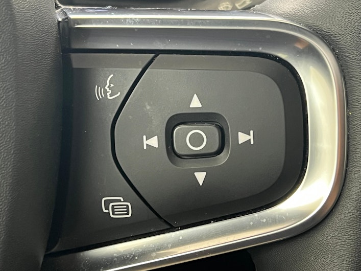 Vehicle image VOLVO C40