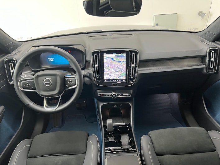 Vehicle image VOLVO C40