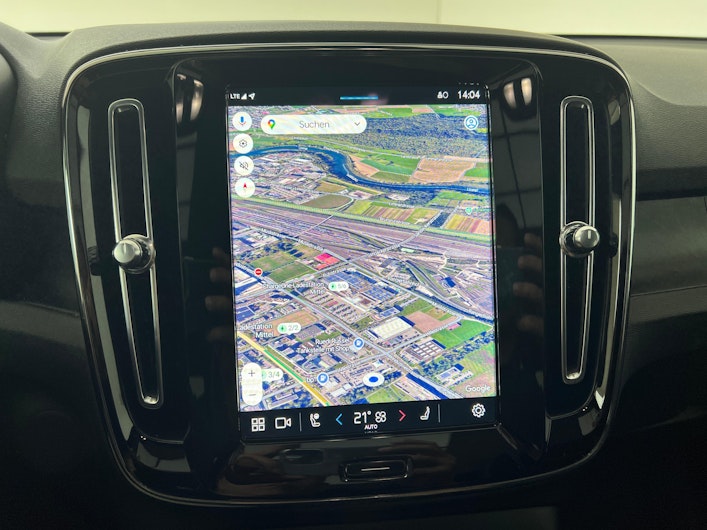 Vehicle image VOLVO C40