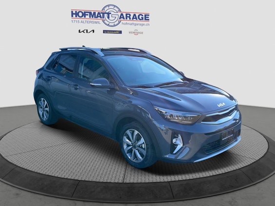 First vehicle image