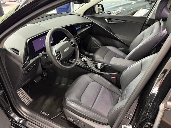 Vehicle image 9 Vehicle image 9