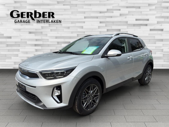 First vehicle image
