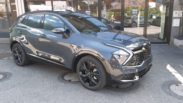 First vehicle image