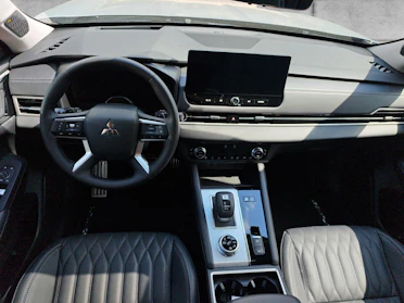 MITSUBISHI OUTLANDER 7