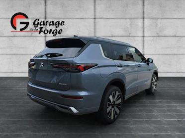 MITSUBISHI OUTLANDER 4