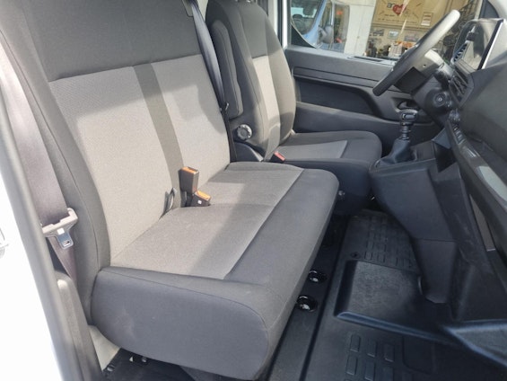 Vehicle image 9 Vehicle image 9