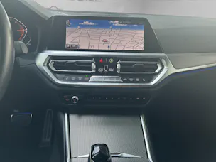 BMW 330d xDrive SAG