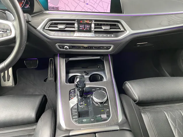 BMW X7 M50i