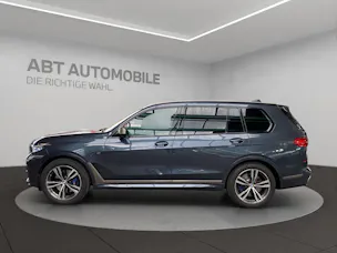 BMW X7 M50i
