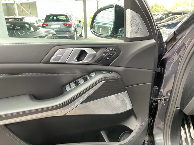 BMW X7 M50i