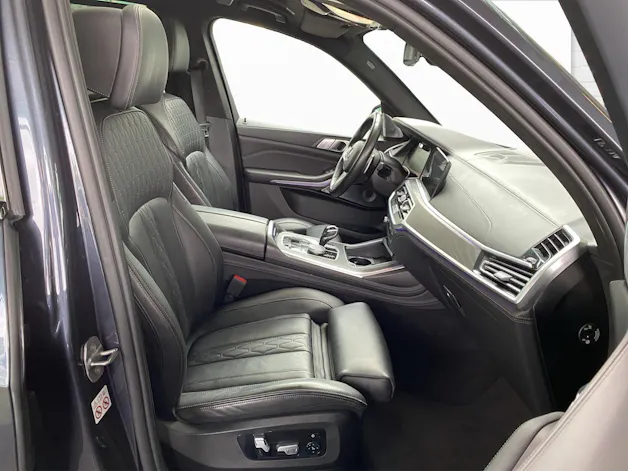 BMW X7 M50i