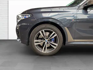 BMW X7 M50i