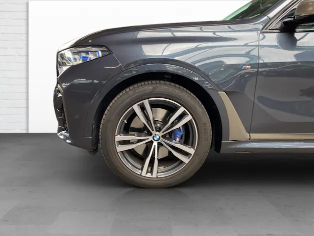 BMW X7 M50i