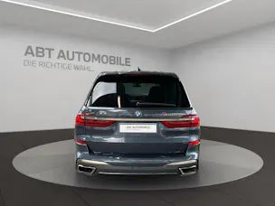 BMW X7 M50i