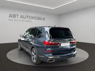 BMW X7 M50i
