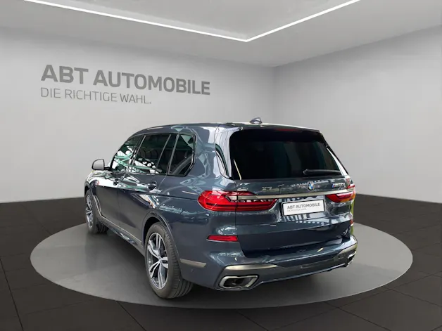 BMW X7 M50i