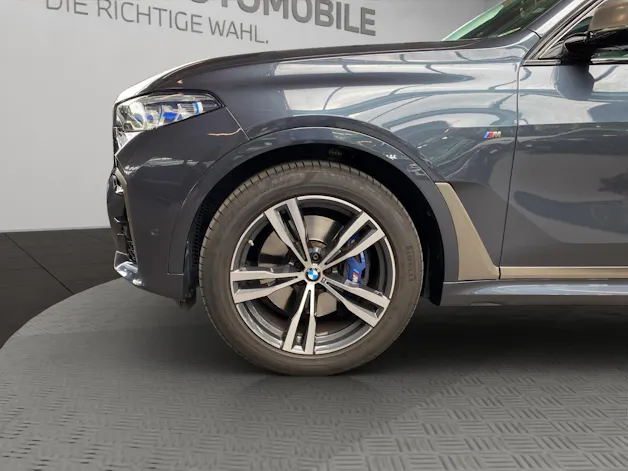 BMW X7 M50i