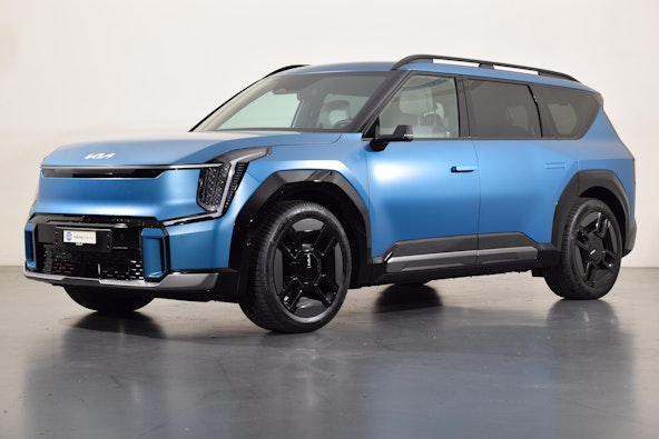 First vehicle image