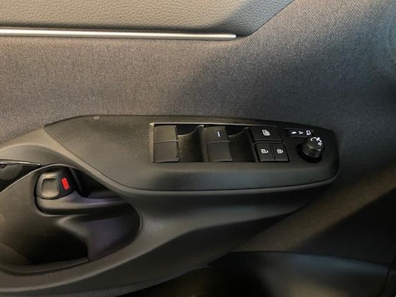 Vehicle image 13 Vehicle image 13