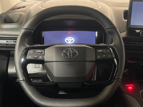 Vehicle image 9 Vehicle image 9