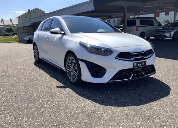 First vehicle image First vehicle image